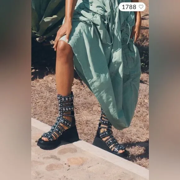 Jeffrey Campbell Black and Silver Gladiator Sandals/ size 8 - Picture 4 of 11